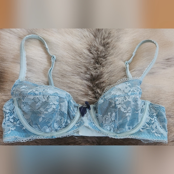 Victoria's Secret lace bra in baby blue metallic in size 34B - Picture 8 of 8